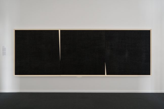<p>Richard Serra<strong>, </strong>(U.S., 1938 – 2024). <em>Double Rift V</em>. 2014. Paintstik and silica on coated paper. Gift of Robert V. Gunderson Jr. and Anne D. Gunderson. [Installation view of <em>Figure/Ground: New Criteria, </em>Henry Art Gallery, University of Washington, Seattle. 2025]. Photo: Jonathan Vanderweit.</p>
